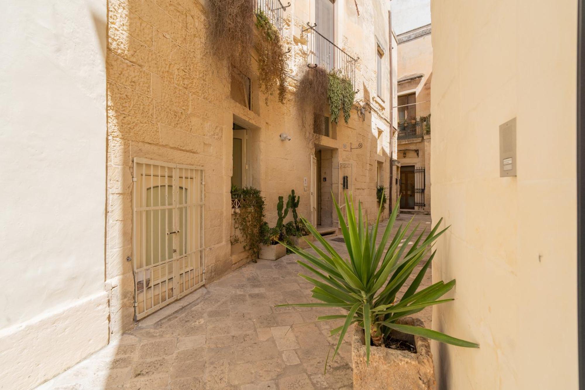 Dimora Barocca Luxury Suites 莱切 外观 照片
