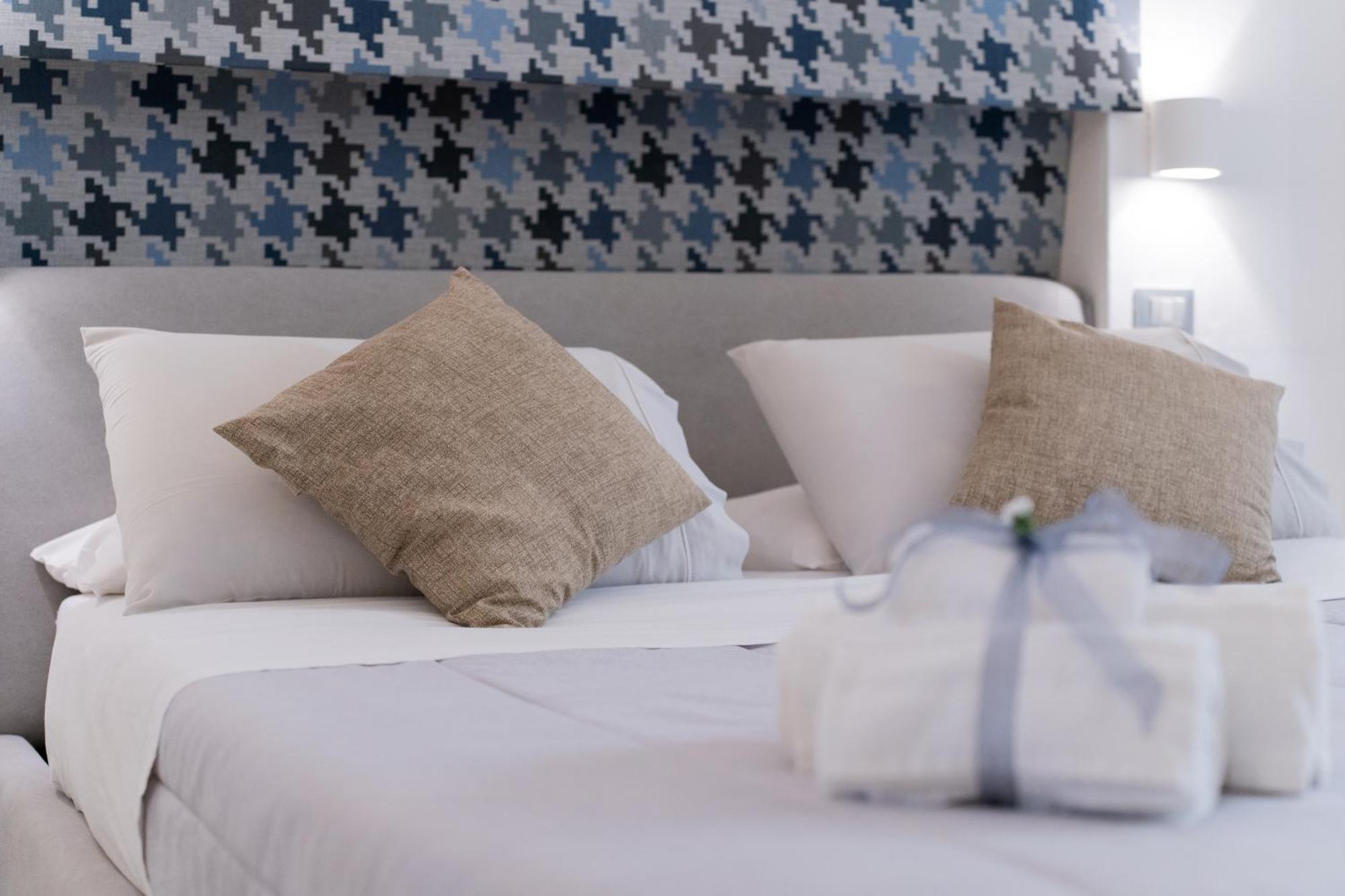 Dimora Barocca Luxury Suites 莱切 外观 照片